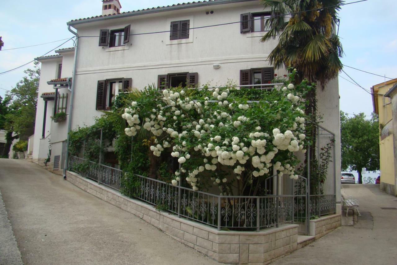 Apartments Renata - Brseč المظهر الخارجي الصورة
